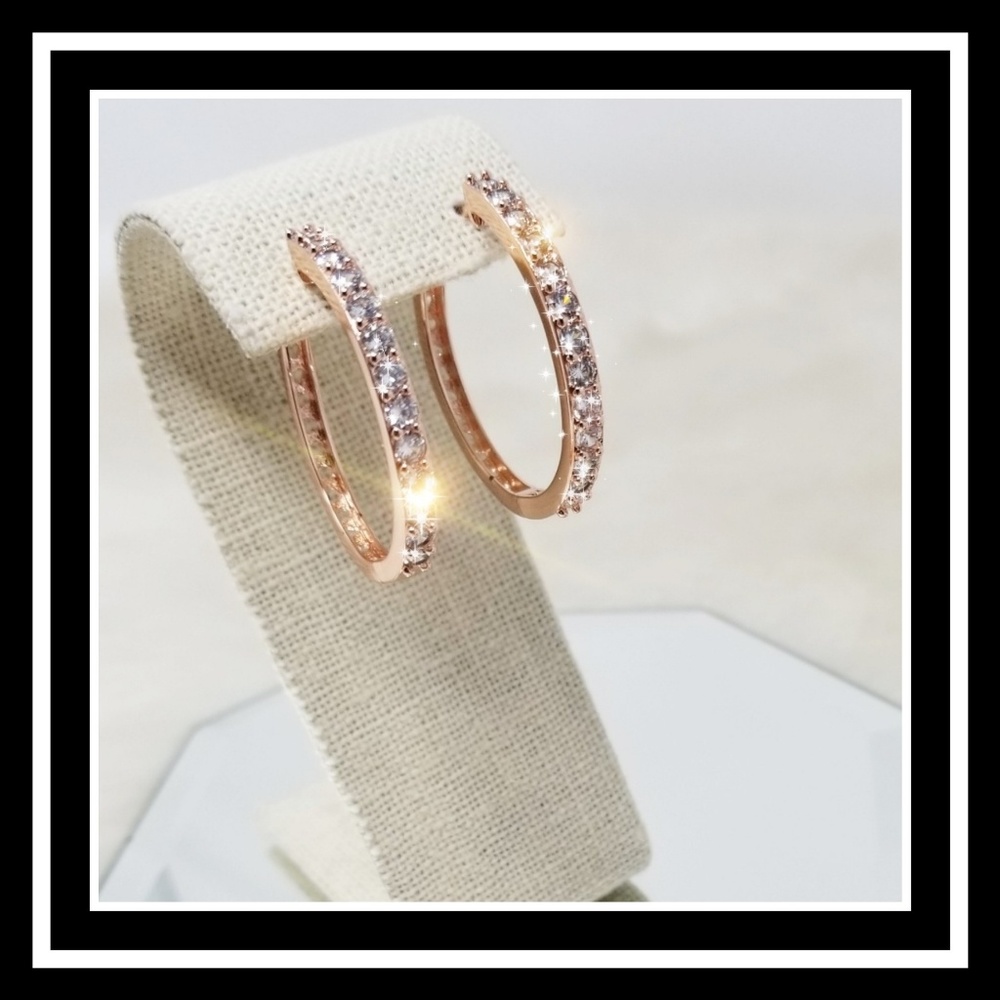 🎀💗'ROSE GOLD' TOP QUALITY AAAAA CZ HOOPS💗🎀